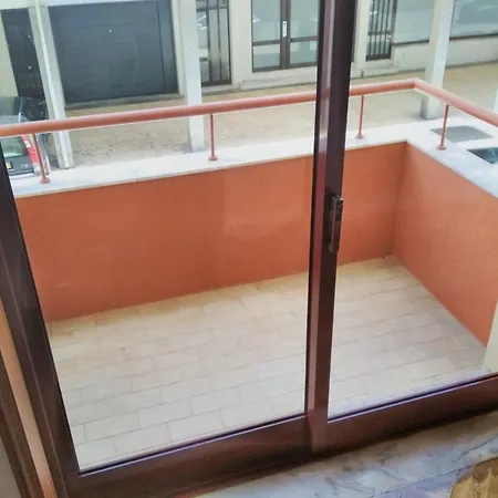 Spacious In With Fireplace, 87 Sqm *