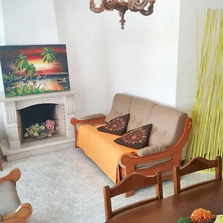 Spacious In With Fireplace, 87 Sqm