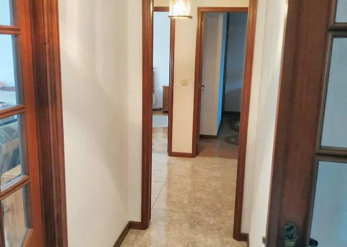 Spacious In With Fireplace, 87 Sqm * Espinho (Aveiro)