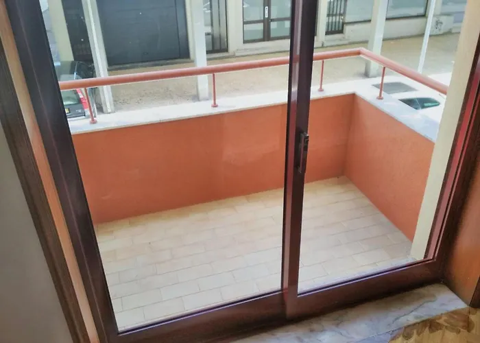 Spacious In With Fireplace, 87 Sqm *